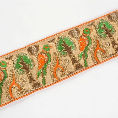 Stuha vyšívaná na šantungu ptáci oranžová
