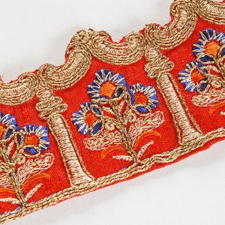 Stuha vyšívaná na šantungu orientální motiv červená