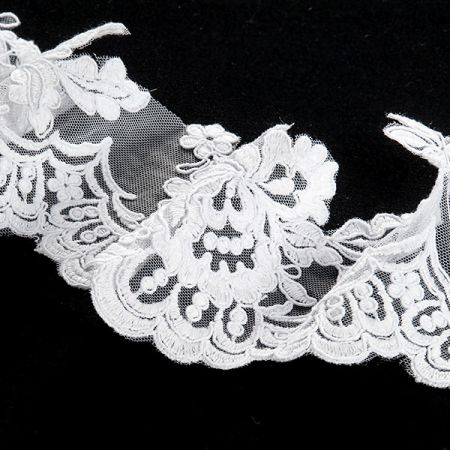 Lemovací krajka vzor květy slonová kost