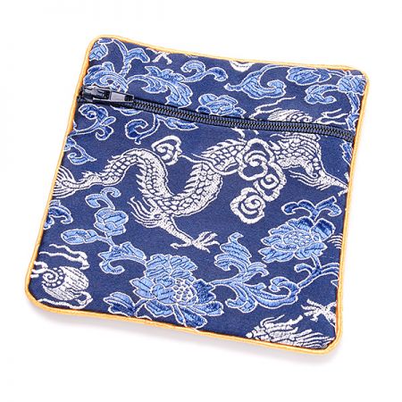 Elegantní brokátová taštička tm.modrá draci