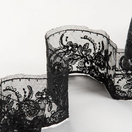 Krajka lem květy černé barvy