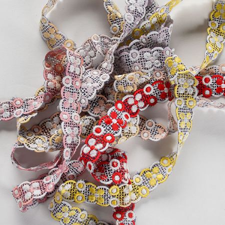 Krajka lem výšivka na organze barevná