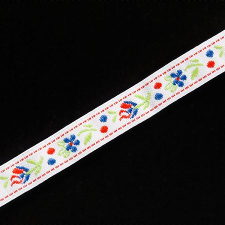 Stuha krojová vyšívaná bílá jemná 9mm