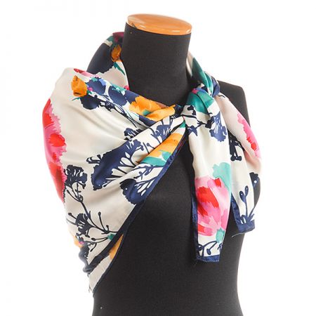 Efektní šátek květy modrosmetanový