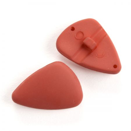 Knoflík plastový s krčkem trojúhelník korálová