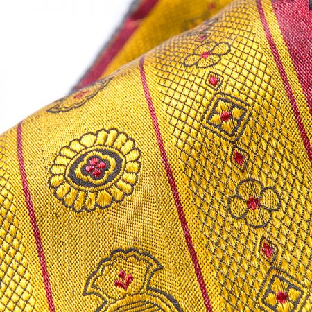 Orientální žakárová porta s kovovým vláknem zlatovínová