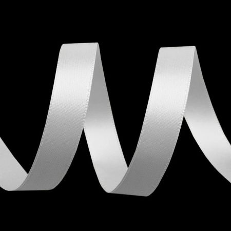 Atlasová stuha šíře 10 mm oboulíc bílá