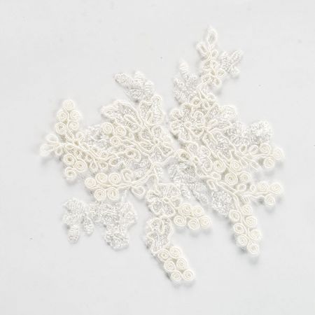 Krajková květinová aplikace bílá vanilková