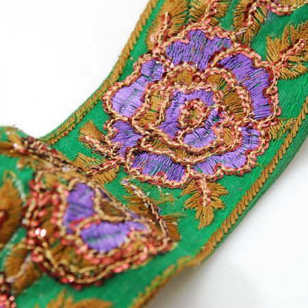 Porta textilní výšivka/flitry květinový vzor zelená