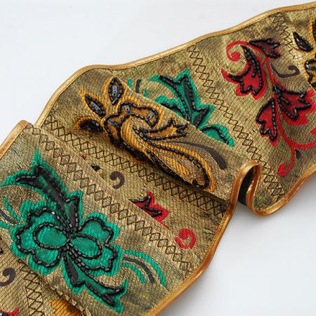 Porta žakárová s výšivkou a rokajlem