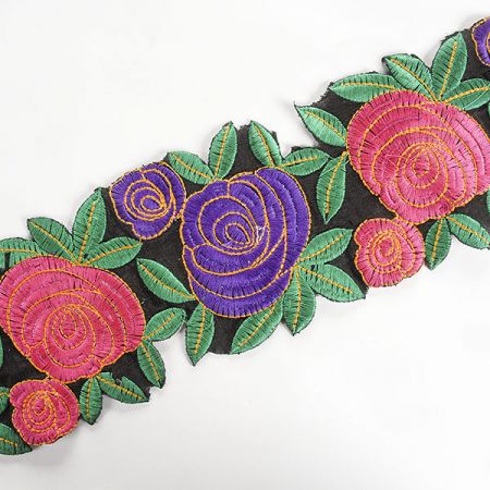 Vyšívaná stuha šantung květy růží