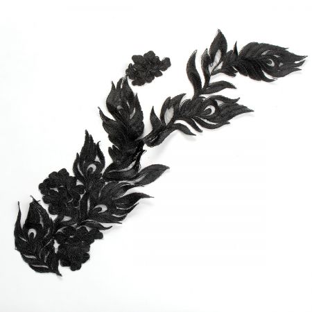 Krajková aplikace středová černé barvy