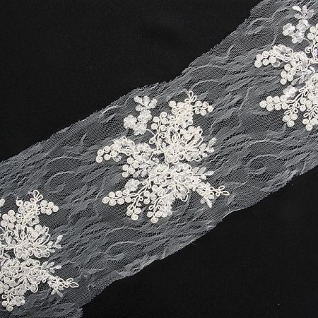 Krajková vsadka výšivka na tylu smetanová 