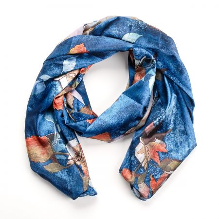 Saténová šála se vzorem listů v modré