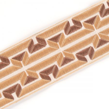 Vyšívaná stuha geometrický vzor hnědo-béžová