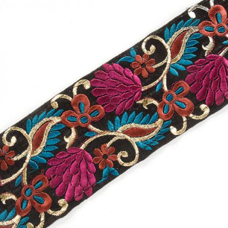 Stuha vyšívaná šantung květy tm.fialové