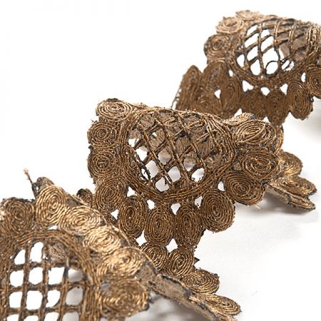 Krajková kovová stuha starozlatá ornament