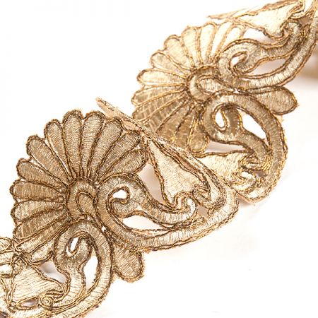 Krajková kovová stuha zlatá art decový vzor 