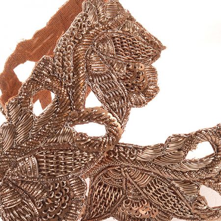 Krajková kovová stuha s flitry ornament zlatorezavá