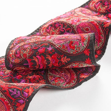 Vyšívaná stuha šantung paisley vzor široká černá