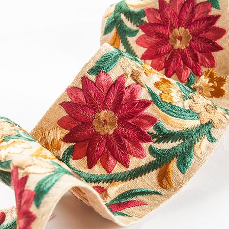 Vyšívaná stuha šantung širší květy žluté