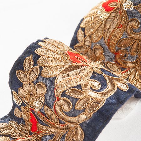 Stuha vyšívaná kovová ornament zlatá/tm.modrá