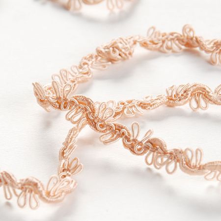 Oděvní prýmek béžovovhnědý