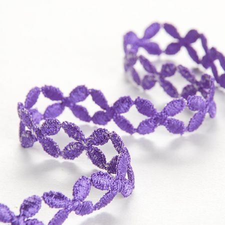 Krajkový oděvní prýmek květy fialový