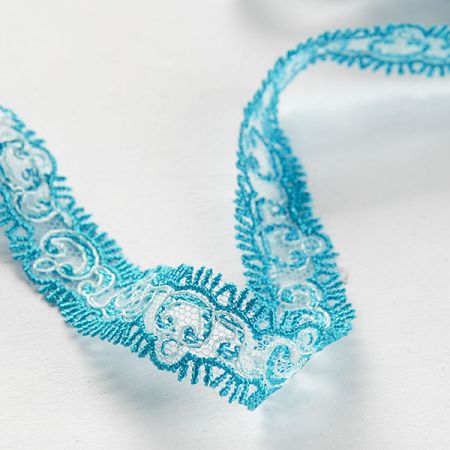 Krajka vsadka vyšívaná na tylu tyrkysová/bílá