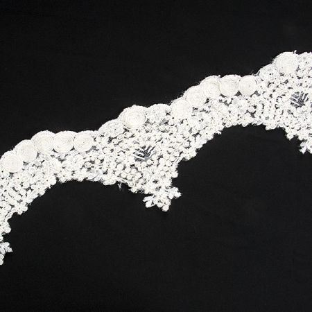 Krajka lem drobný romantický květinový vzor