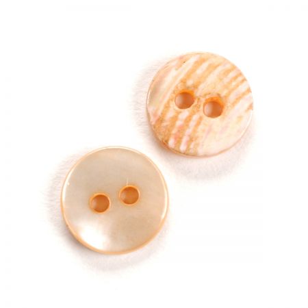 Knoflík perleťový dvoudírkový starorůžový