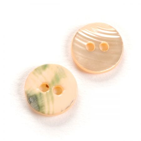 Knoflík perleťový dvoudírkový lososový