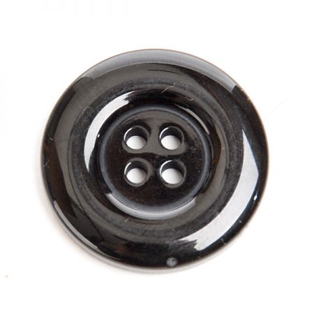 Knoflík plastový čtyřdírkový černý střední