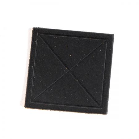 Nažehlovačka čtverec s prošitím kříže černá 