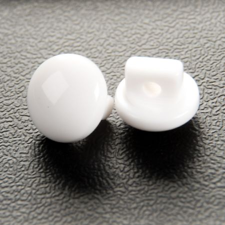 Knoflík půlkulatý bílý s krčkem plast 15"