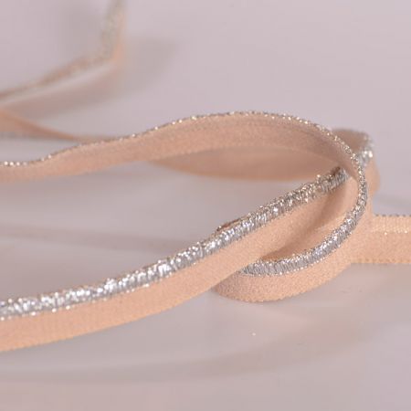 Pruženka s lurexovým výpustkem