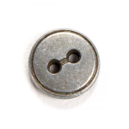 Knoflík kov nikl antik košilový 22"