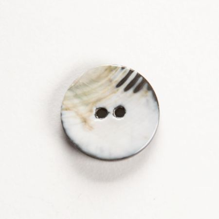 Knoflík perleťový dvoudírkový šedozelený 32"