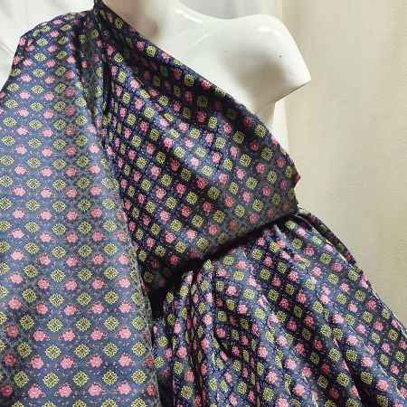 Brokát nepružný ornament modrorůžový