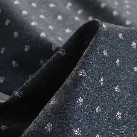 Brokát nepružný pevnější drobný květ modročerný