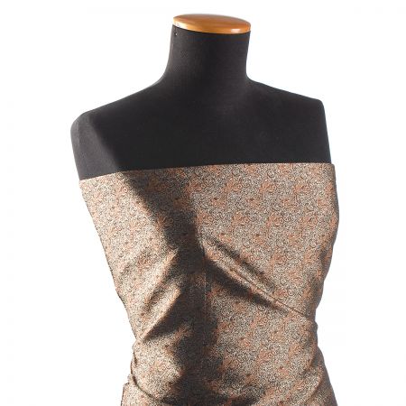 Hedvábný brokát s drobným vzorem rezavohnědý