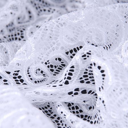 Pružná efektní krajka motiv ornamentů a květů bílá