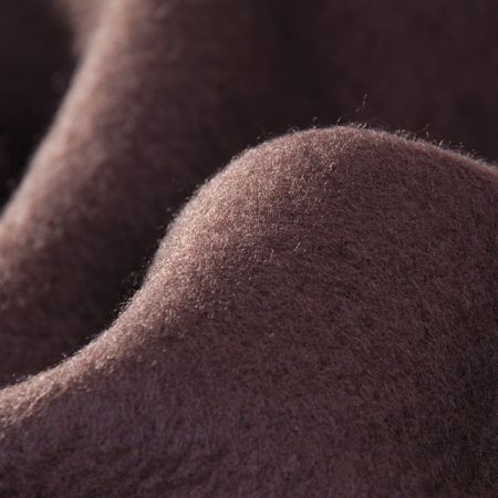 Buklé silný součkový úplet tmavě hnědý