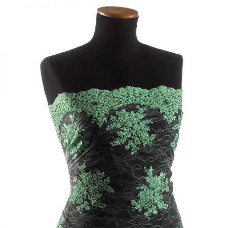 Krajka na vzorovém tylu květy světle zelená