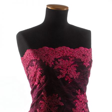 Krajka na vzorovém tylu květy starorůžová/fuchsiová