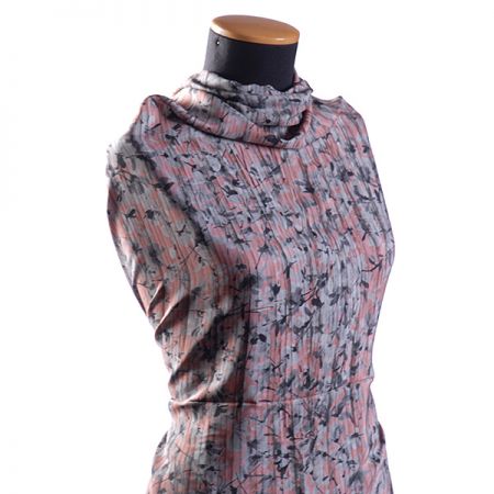 Hedvábný atlas květinový motiv/krajka starorůžová