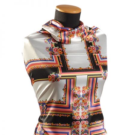 Atlas šátkový motiv bílý malý