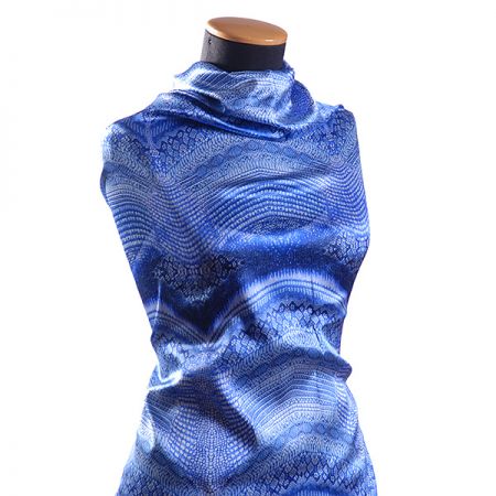 Hedvábný atlas krajkový motiv vlnek