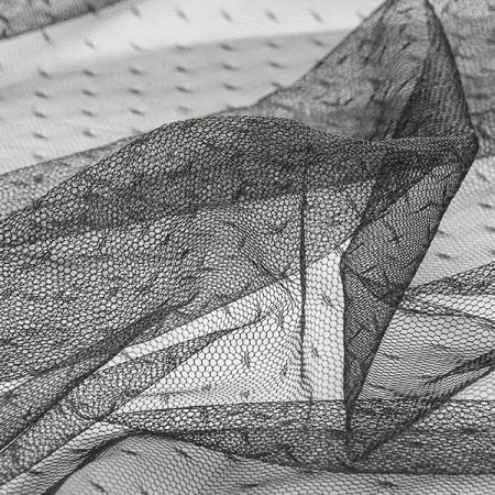 Efektní tyl s vyšitými punítky v černé barvě