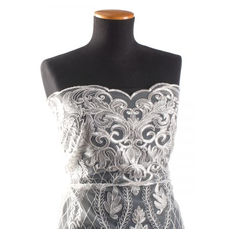 Krajka výšivka na tylu ornament slonová kost